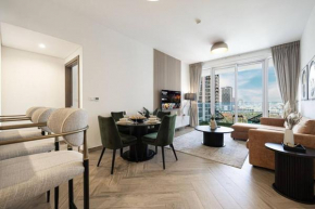 Chic 2 Bed Near Trade Centre with 5 Star Amenities